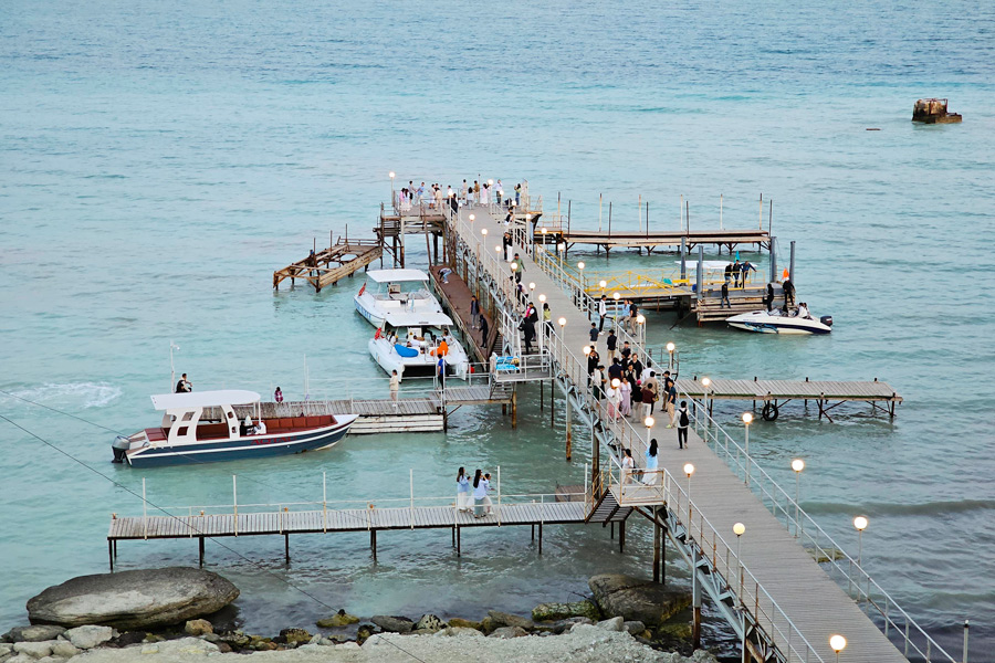 Paseo en yate, Aktau
