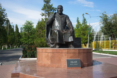 Памятник Абаю