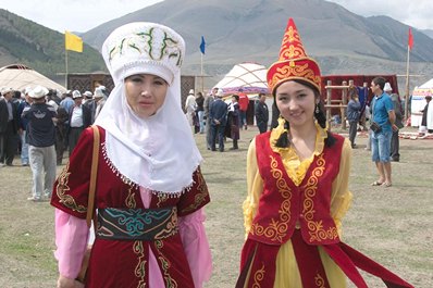 キルギスの伝統来な服