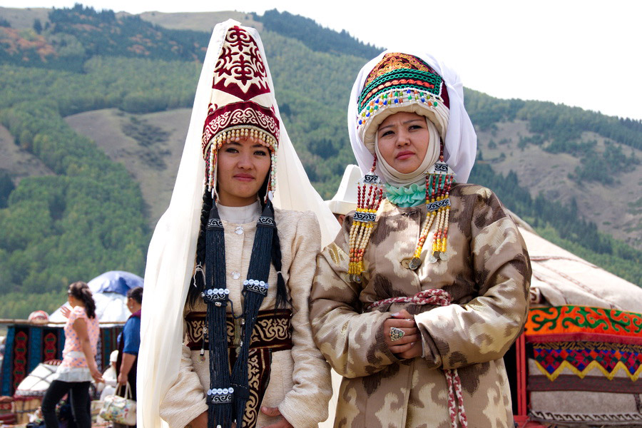 Culture du Kirghizistan: histoire, traditions, éposses