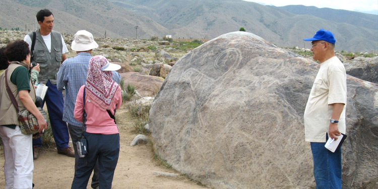 Viajes a los Petroglifos de Cholpon-Ata, Kirguistán