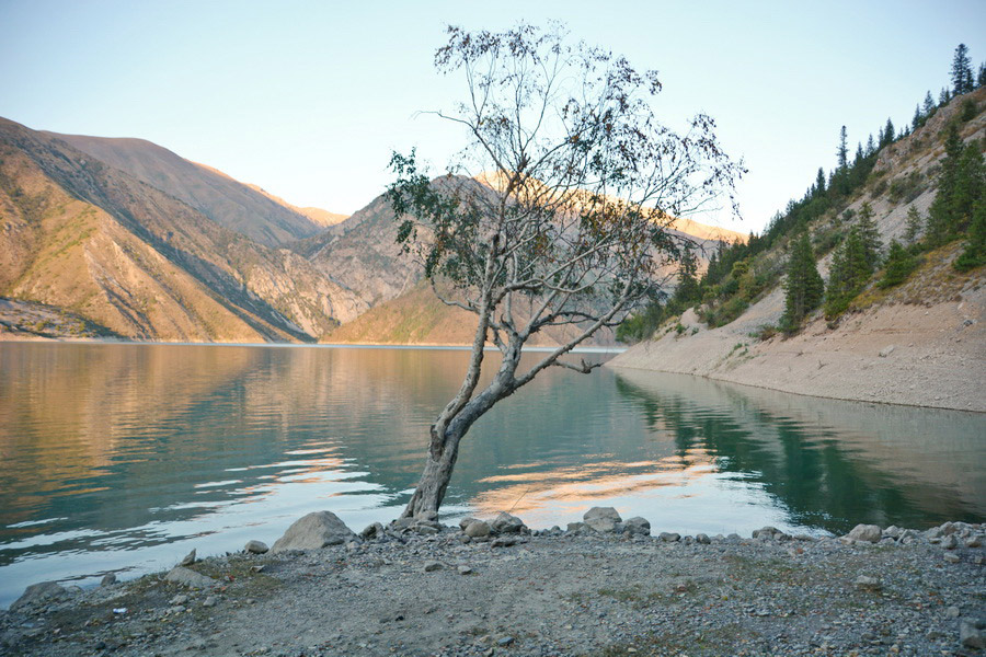 Lago Kara-Suu, Kirguistán
