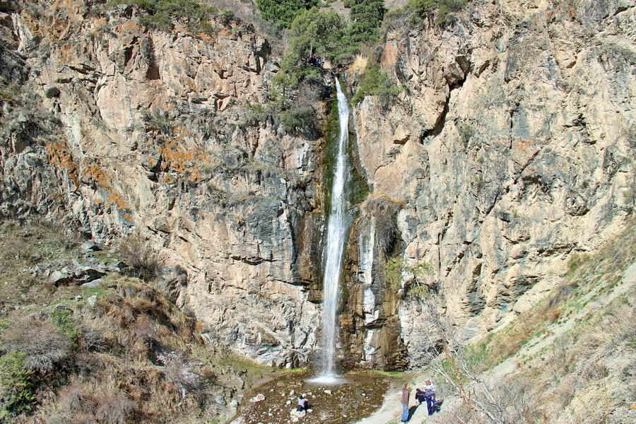 Les chutes d'eau au Kirghizstan