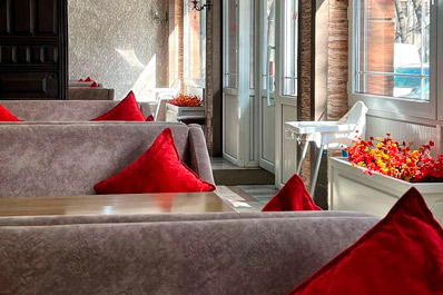 Зал, Ресторан Юса