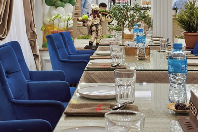 Зал, Ресторан Юса