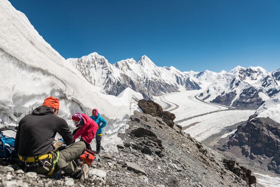 Climbing to Pesnya Abay Peak