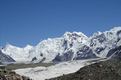 Trek to Dikiy Glacier