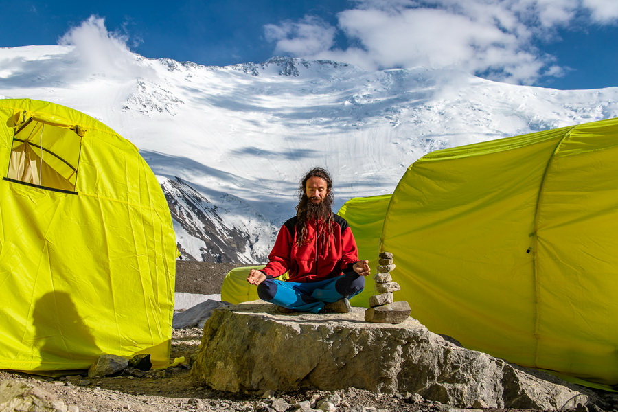 Trekking to Base Camp Achik-Tash