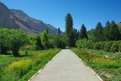 Jardín Botánico, Khorugh
