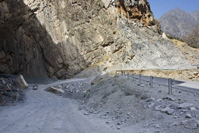 Road conditions on the Pamir Highway