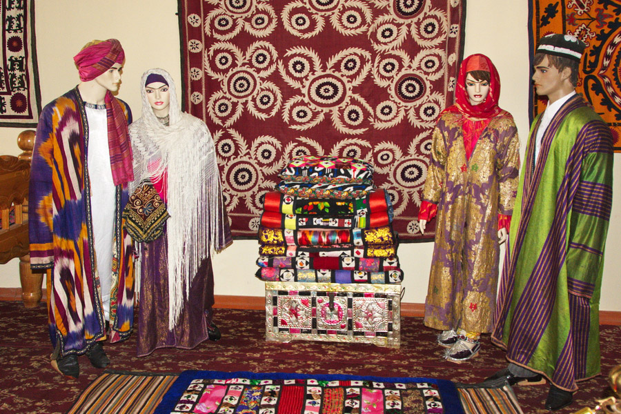 Национальная таджикская одежда