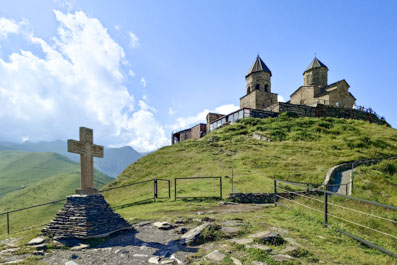 Iglesia de la Santísima Trinidad de Gergeti, cerca de Stepantsminda, Georgia