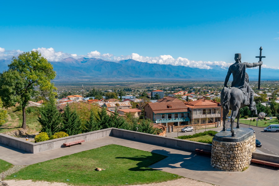 Monumento al rey Heraclio II en Telavi, Georgia