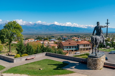 Monumento al rey Heraclio II en Telavi, Georgia
