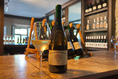 Botella de vino en la finca Tsinandali, Georgia