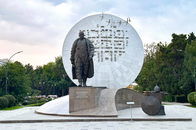 Monumento a Baatyr, Bishkek, Kirguistán