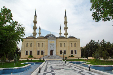 Mezquita Ertugrul Ghazi, Asjabad, Turkmenistán