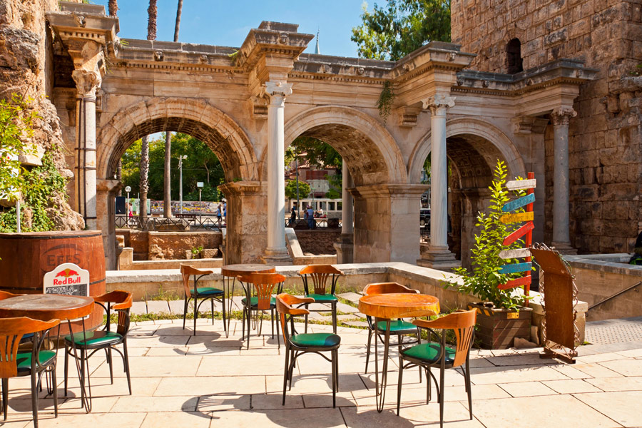 Cafe near Hadrian's Gate (Hadrian Kapısı), Antalya