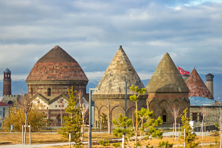 Three Tombs, Landmarks and Attractions in Erzurum