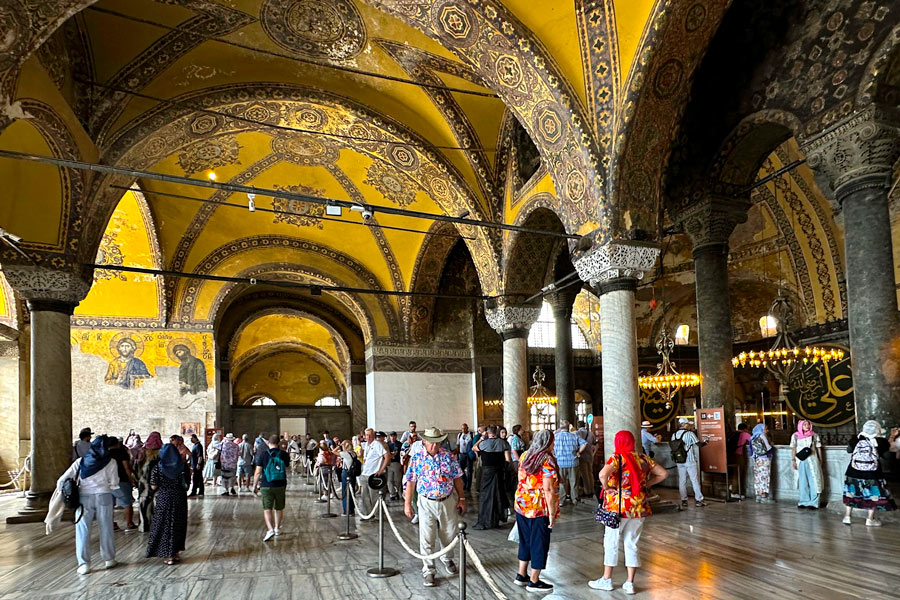 Tourists, Hagia Sophia (Ayasofya Camii), Istanbul