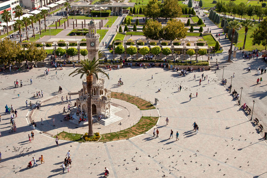 Konak Square, Izmir