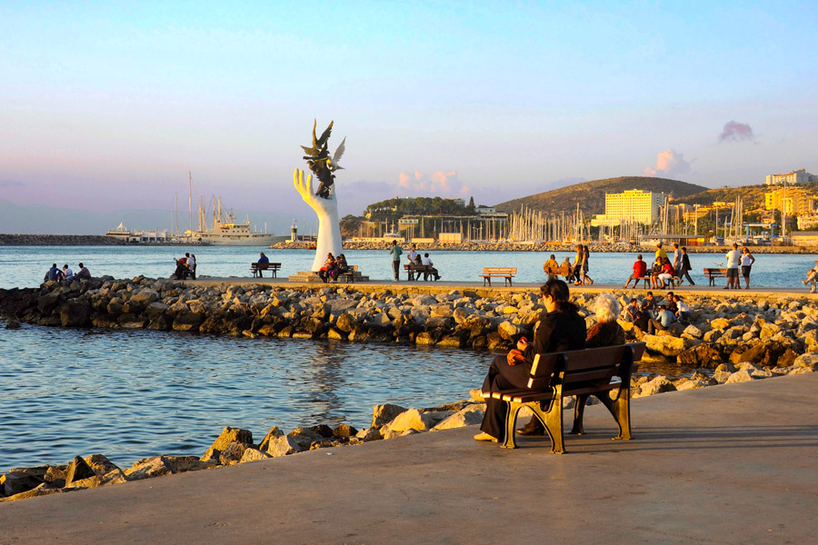 Hand of Peace Sculpture, Kuşadası