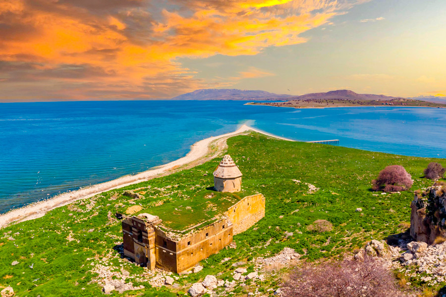 Ktuts Monastery, Lake Van