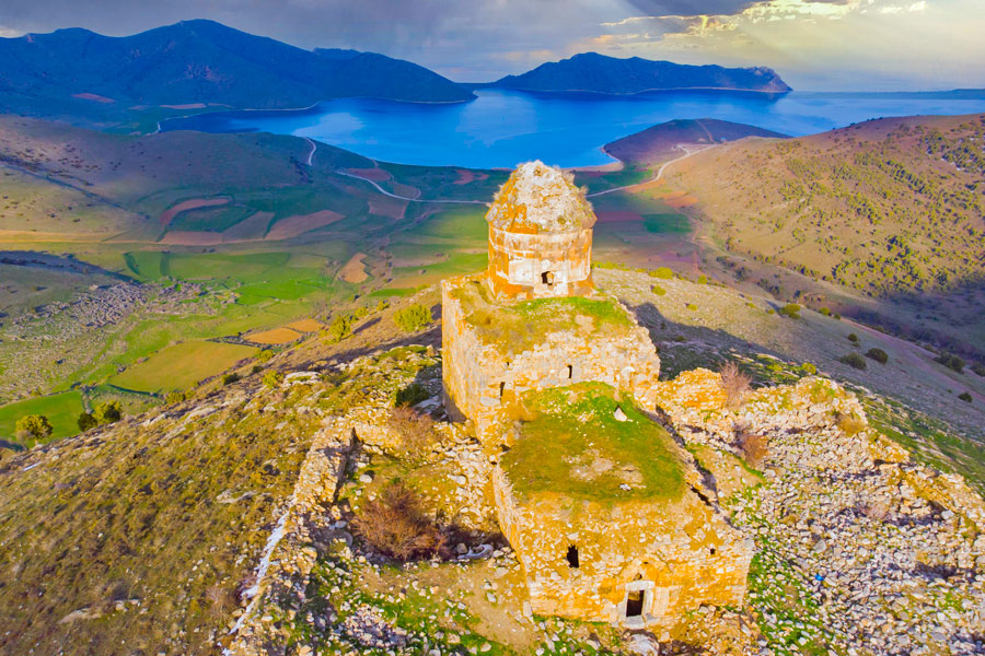 Saint Thomas Monasteries, Van