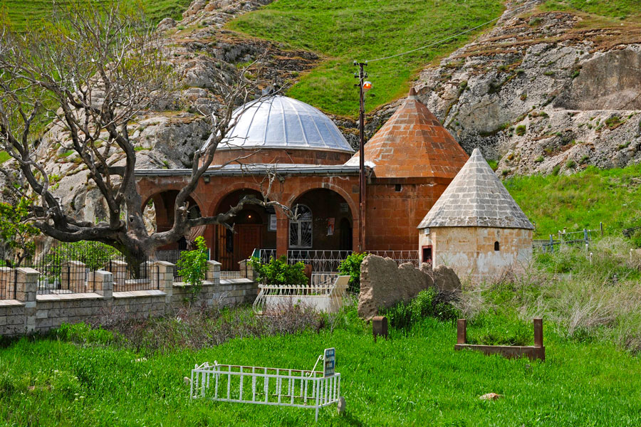 Şeyh Abdurahman Gazi Tomb, Lake Van