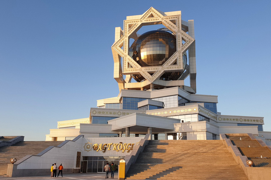 Top 10 Landmarks and Attractions in Ashgabat: Bagt Koshgi