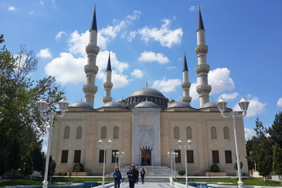 観光スポット アシガバートにて エルトグルルガジー・モスク