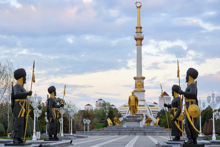 Top 10 Landmarks and Attractions in Ashgabat: Independence Park