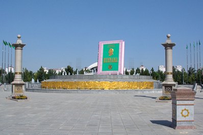 Парк независимости, Ашхабад, Туркменистан
