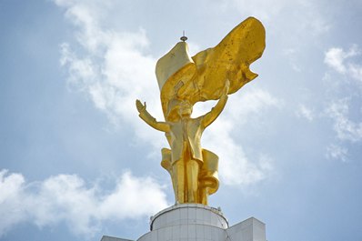 Монумент Нейтралитета, Ашхабад, Туркменистан