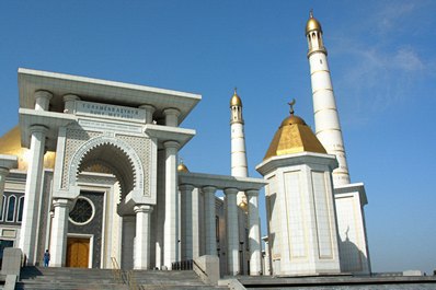 Мечеть Туркменбаши Рухы, окрестности Ашхабада