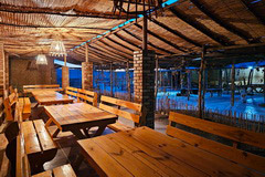Restaurant, Le camp de yourtes Darvaza