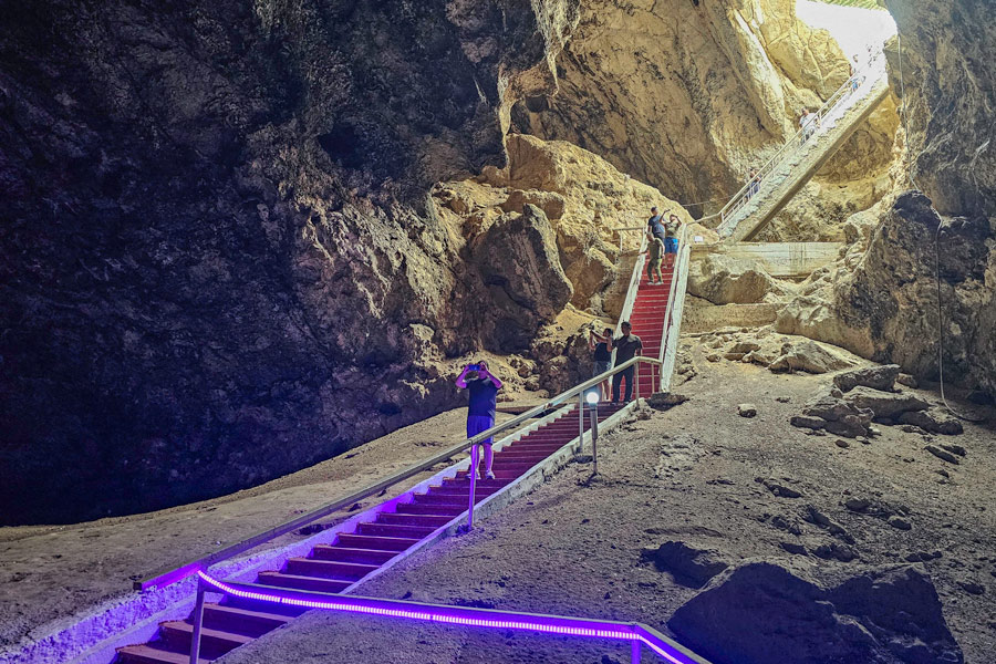 Underground Lake Kow-Ata in Turkmenistan