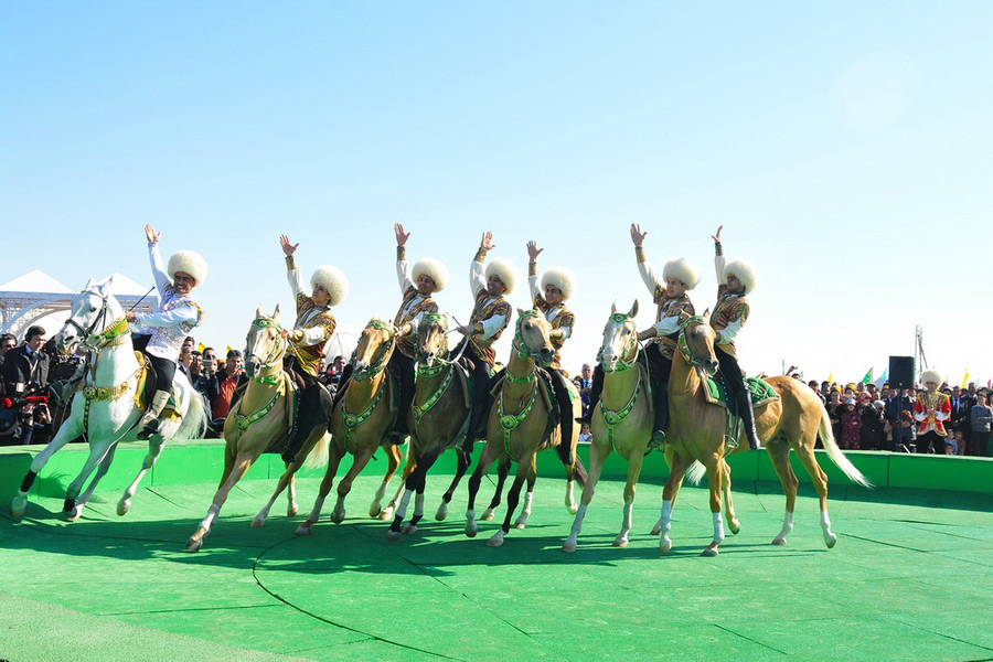 トルクメニスタンの宝物 - アハルテキン馬