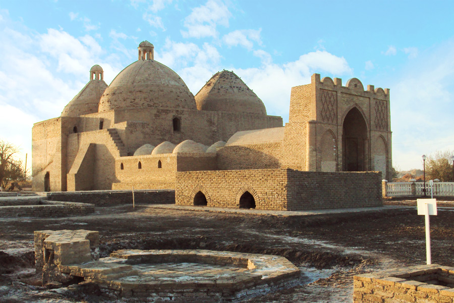 Astana-baba Mausoleum, Turkmenabad