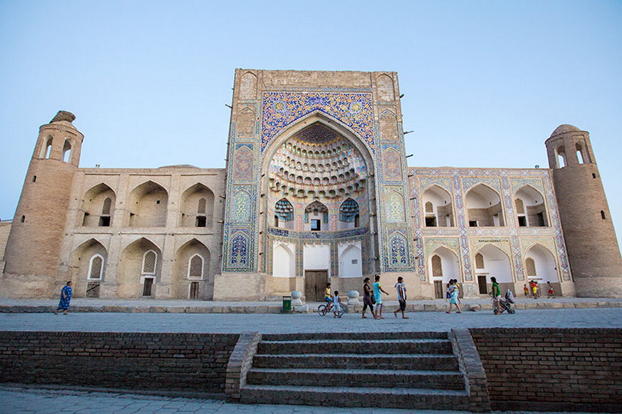 Abdullazizkhan Madrasah, Bukhara