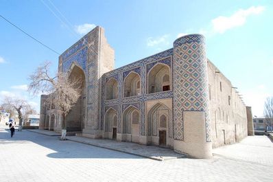 Madraza Modari-khan, Bujará