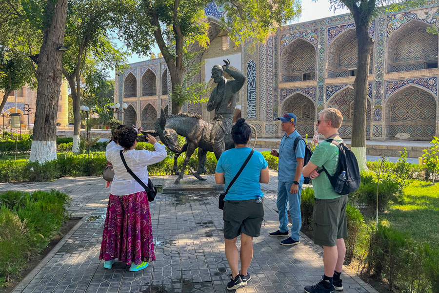 Madrasa Nadir Divan-begi, Bujará