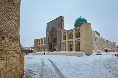 雪に覆われたブハラ