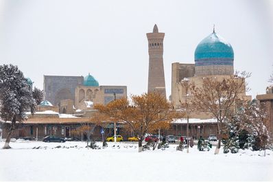 雪に覆われたブハラ