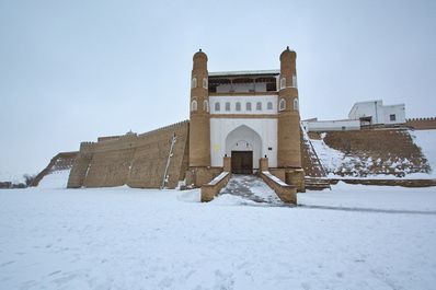 雪に覆われたブハラ