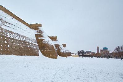 雪に覆われたブハラ