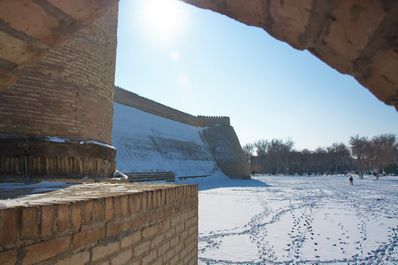 雪に覆われたブハラ
