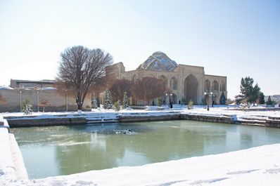 雪に覆われたブハラ