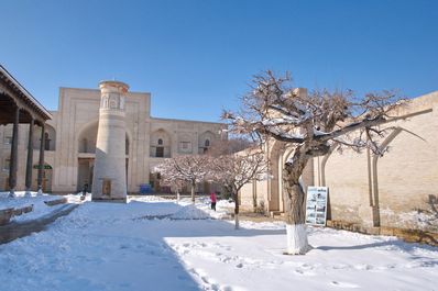 雪に覆われたブハラ