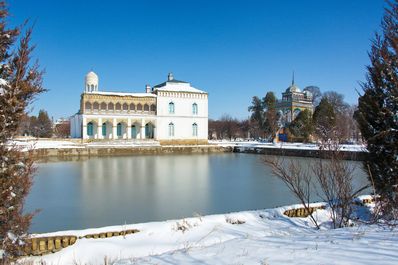 雪に覆われたブハラ